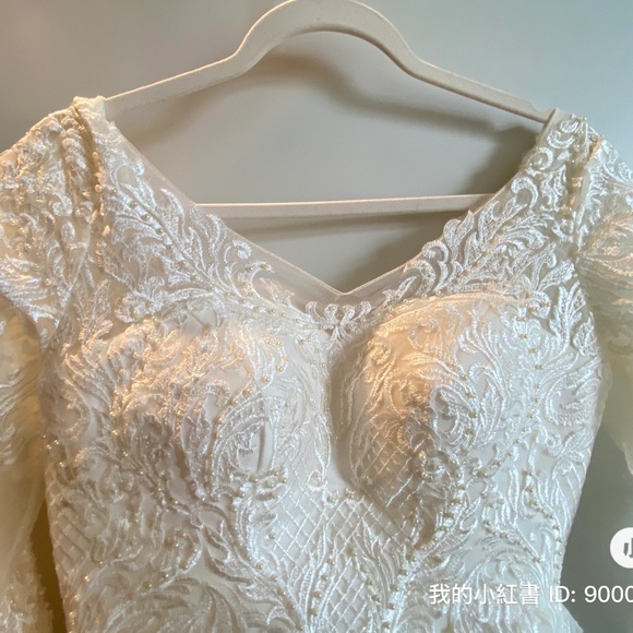 Long Sleeve Lace Pearl Wedding Dress - size 4-6, new - Picture 6 of 6